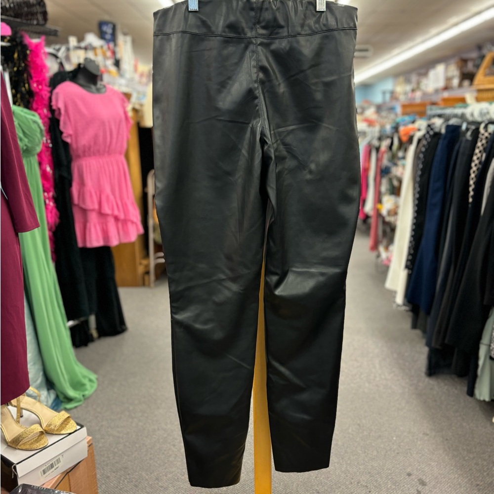 🛍️ ee:some Ladies Black Patent Leather Pants - Picture 5 of 10